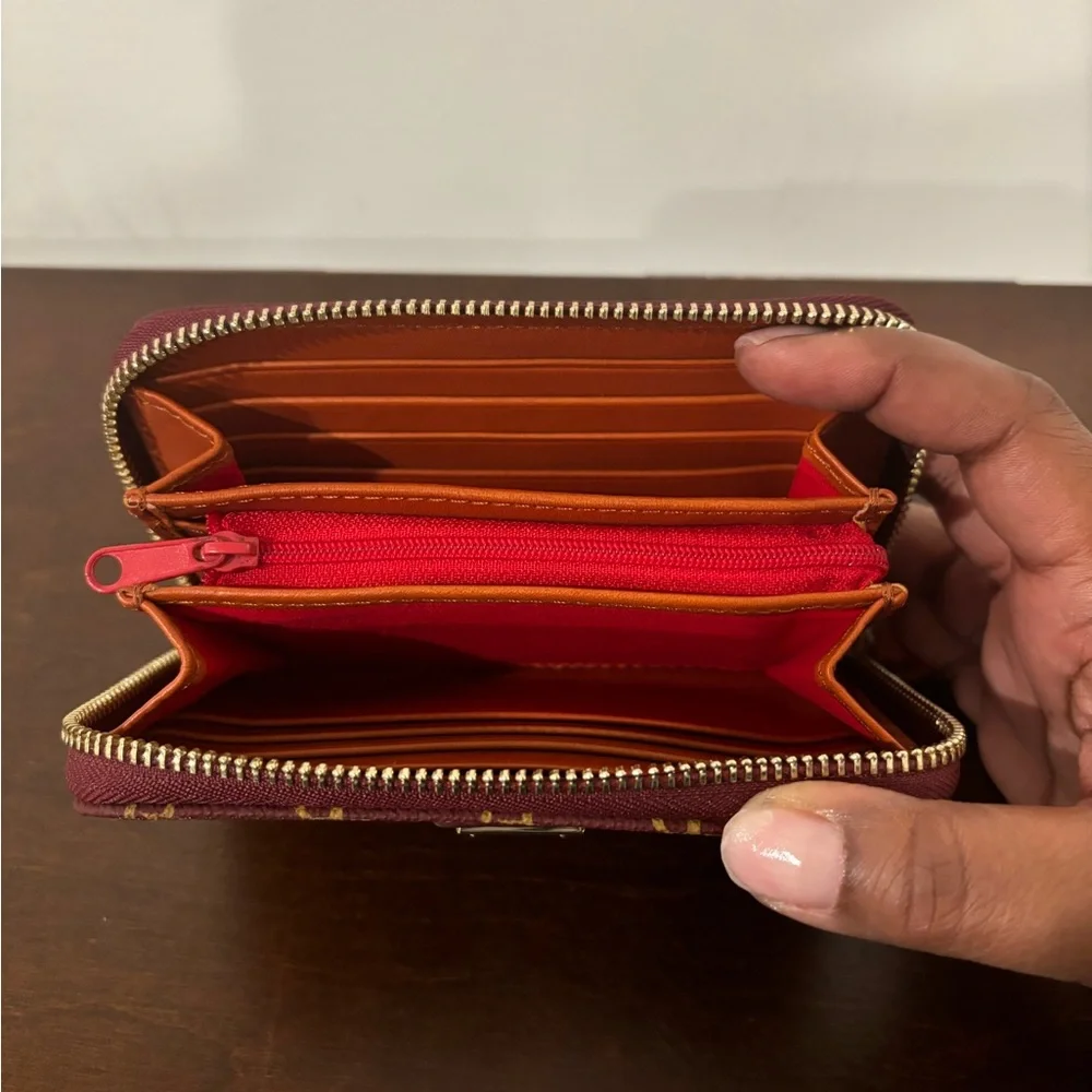 ⭐️ Authentic Dooney and Bourke Gretta Medium Zip Around Wallet ⭐️ - Picture 4 of 6
